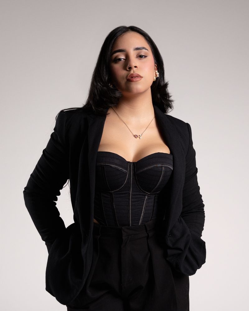 Maurymar Barbera, artista de cejas y labios de MAU Studio